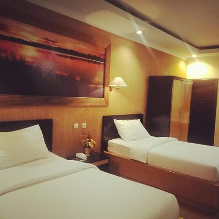 Hotel Kencana Rembang Exterior foto