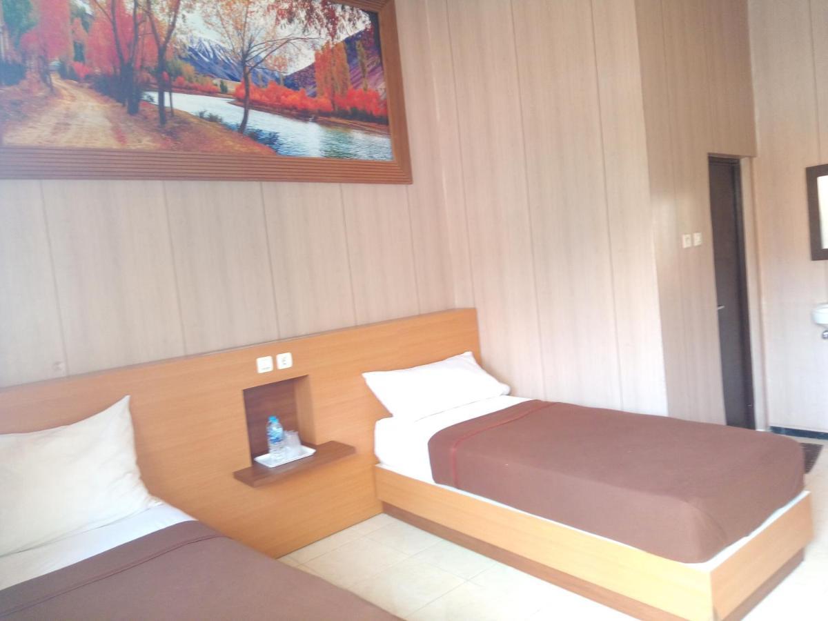 Hotel Kencana Rembang Quarto foto
